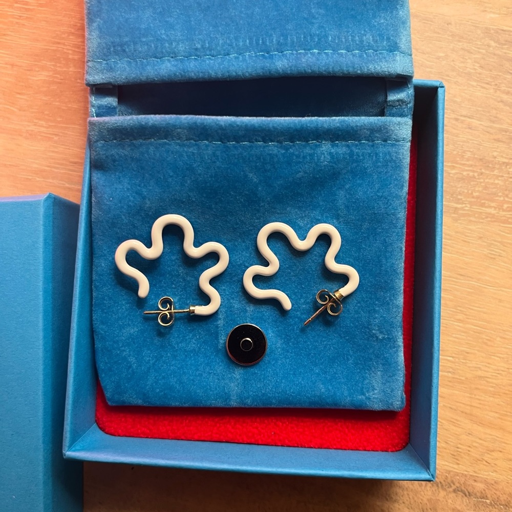 Never used BEA Bongiasca white earrings
